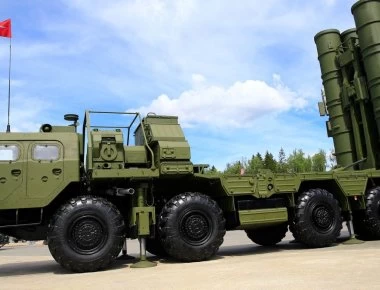 H Ρωσία προαναγγέλλει νέες εξαγωγές του S-400 και σε άλλες χώρες της «περιοχής»